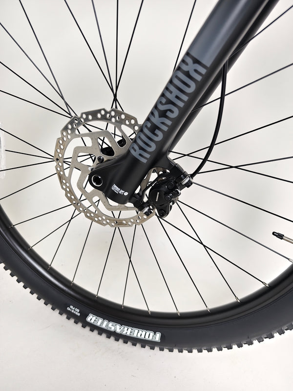 Image of the handlebar setup on the 2025 Boardman MTR 8.8 UPGRADED bike.