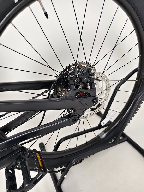 View of the upgraded dropper mechanism on the 2025 Boardman MTR 8.8 UPGRADED bike.