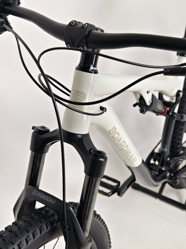 Image of the action during a test ride of the 2025 Boardman MTR 8.8 UPGRADED bike.