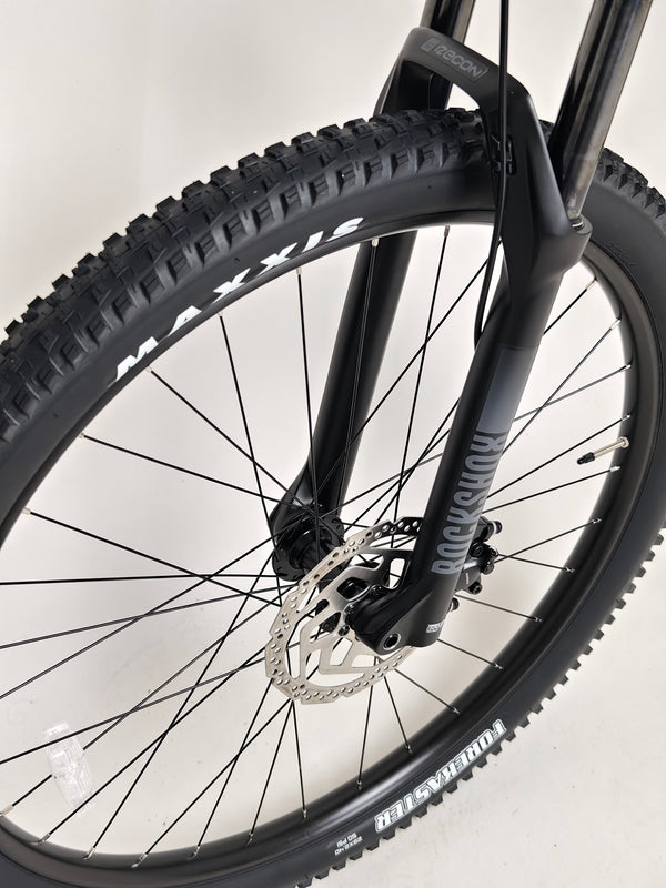 Close detail of the chainstay and frame alignment on the 2025 Boardman MTR 8.8 UPGRADED bike.