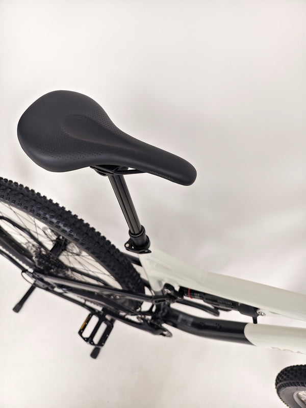 Showcase of the high-performance tyres on the 2025 Boardman MTR 8.8 UPGRADED bike.