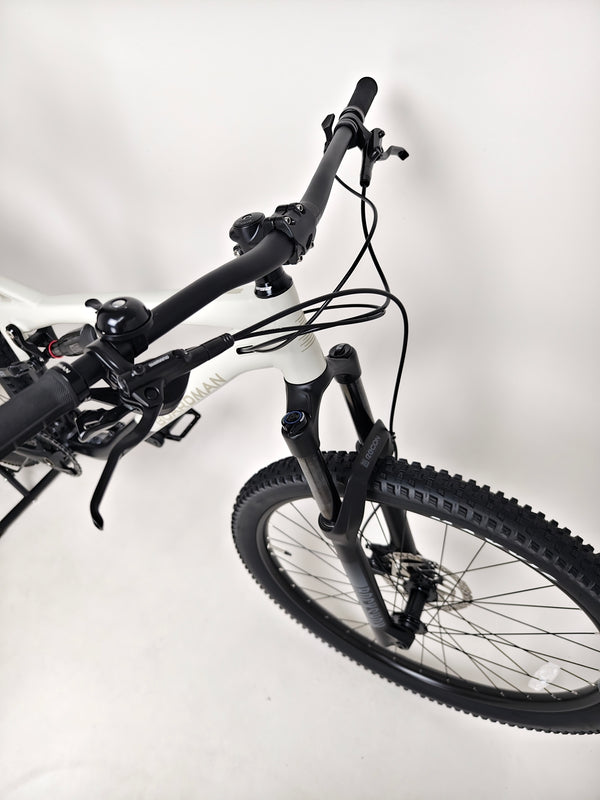 Detail image of the well-maintained frame of the 2025 Boardman MTR 8.8 UPGRADED bike.