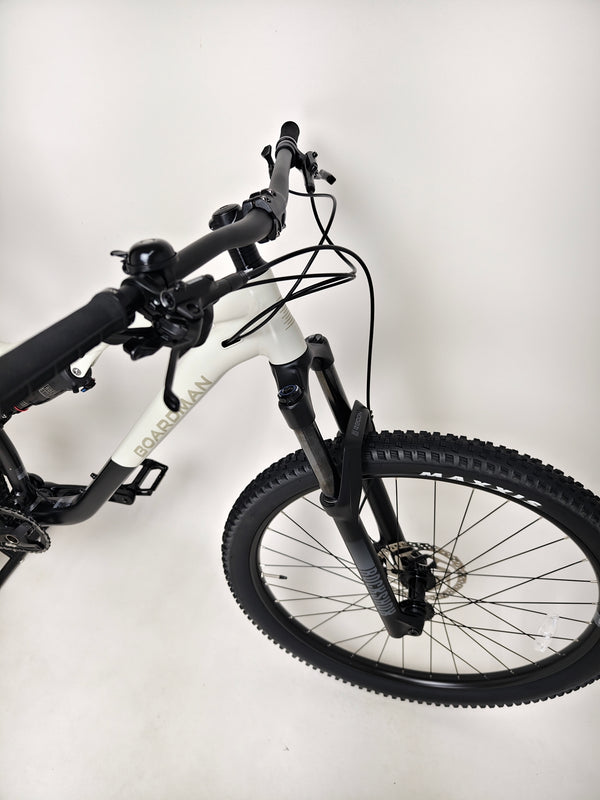 Final shot capturing the stylish profile of the 2025 Boardman MTR 8.8 UPGRADED bike.