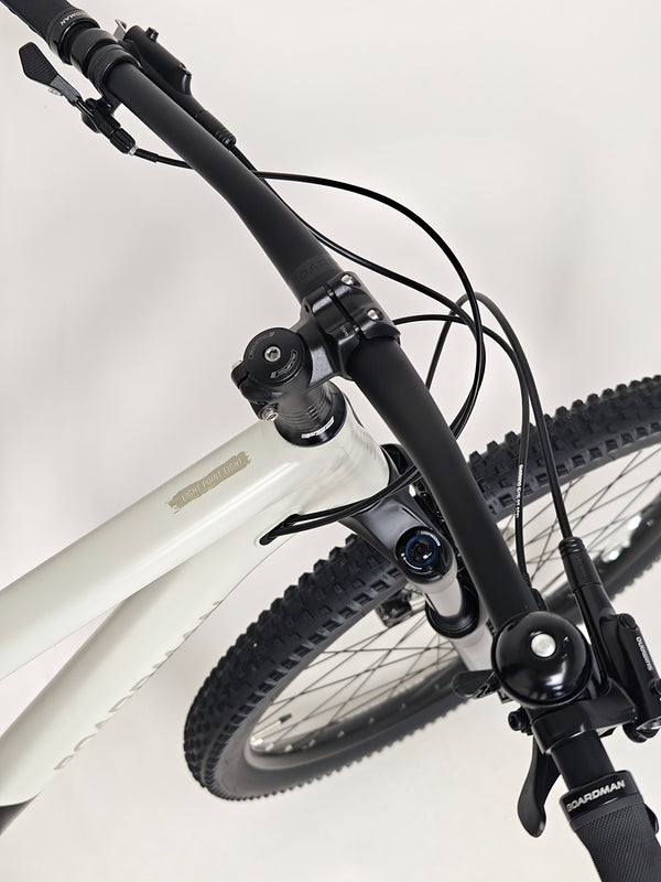 Detail image showcasing the bike’s gearing system on the 2025 Boardman MTR 8.8 UPGRADED.