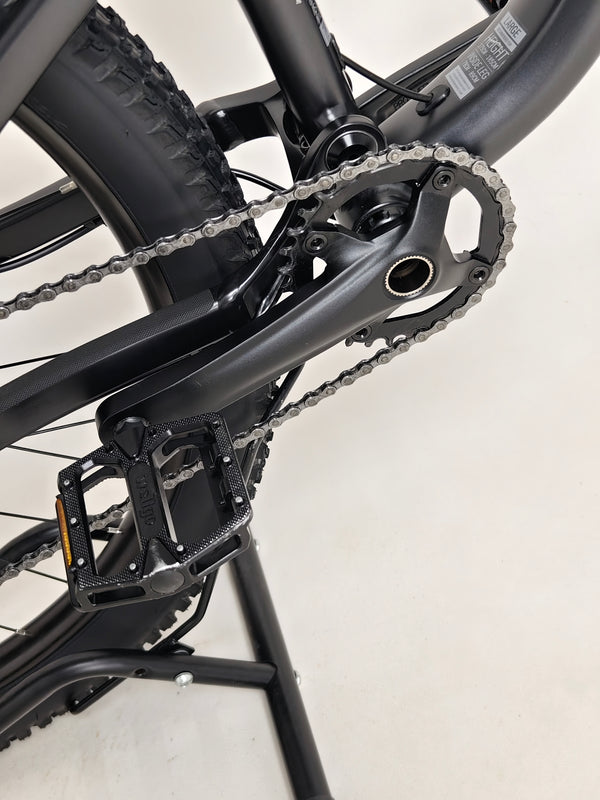 Eye-catching visual of the 2025 Boardman MTR 8.8 UPGRADED bike's capabilities.