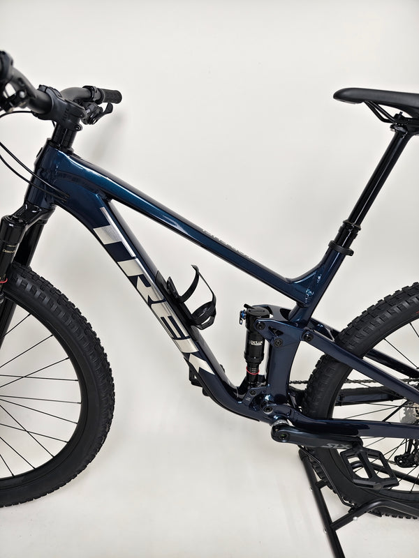 Trek Top Fuel 8 2024 Large Frame Full Suspension Bike at eMado - Close-up of the RockShox Deluxe Ultimate RCT shock.