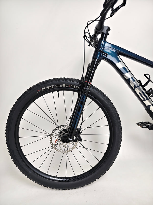 Trek Top Fuel 8 2024 Large Frame Full Suspension Bike at eMado - Detailed view of the bike's brake rotors and alignment.