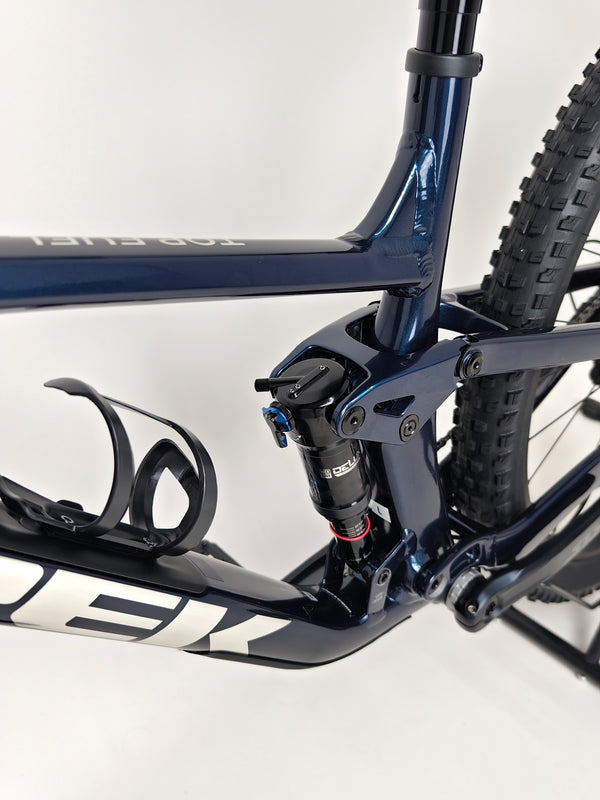 Trek Top Fuel 8 2024 Large Frame Full Suspension Bike at eMado - Photo showcasing all components in peak condition.