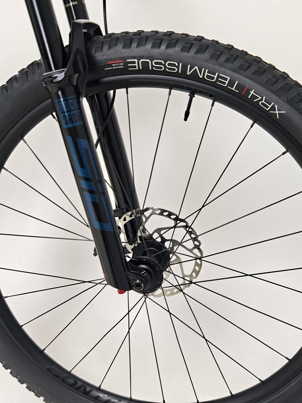 Trek Top Fuel 8 2024 Large Frame Full Suspension Bike at eMado - Detailed shot of the bike's high-end components.