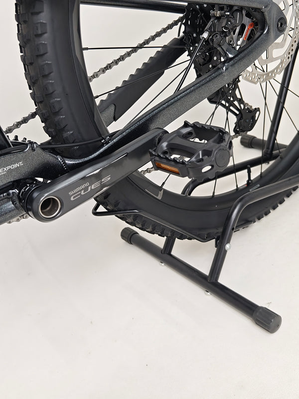 Close view of the hydraulic brake setup on Giant Stance 29 2 2024/LARGE.