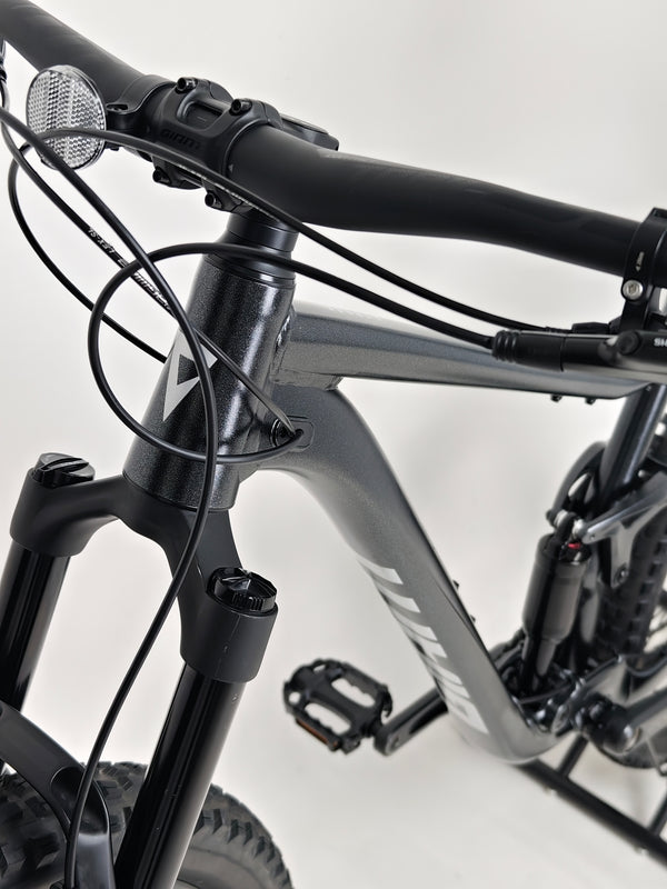 Capture of the pedal area on Giant Stance 29 2 2024/LARGE showcasing pedal design and drivetrain.