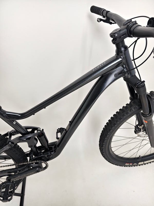 Detailed inspection showing the back wheel of Giant Stance 29 2 2024/LARGE bike with tire and disc brake.