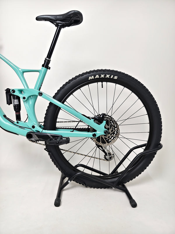 Close-up view of the front wheel of the GT Sensor Carbon Pro LE 2024 mountain bike, showing smooth operation.