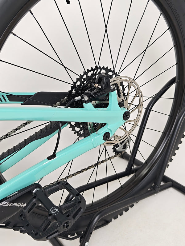 Detailed shot of the suspension linkage on GT Sensor Carbon Pro LE 2024 bike, showcasing the engineering quality.