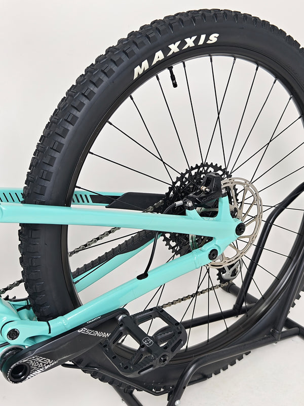 Close-up of the handlebar mount and cables on GT Sensor Carbon Pro LE 2024 mountain bike, showing tidy routing.