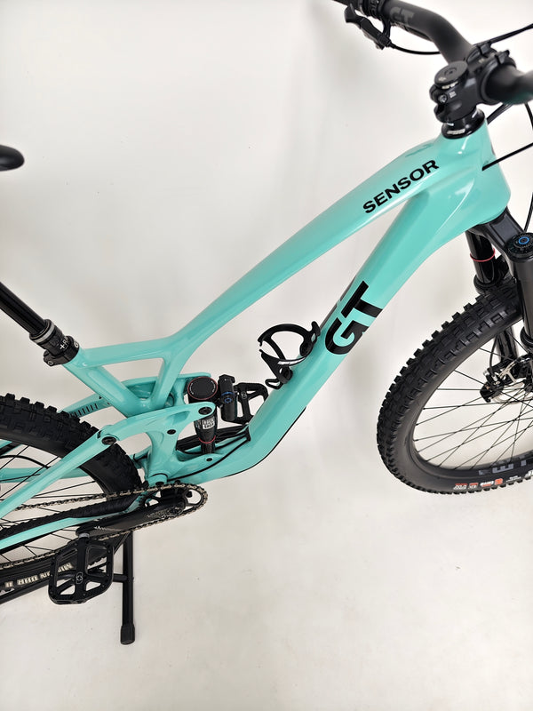 Close-up detail of the rear wheel assembly on the GT Sensor Carbon Pro LE 2024 mountain bike.