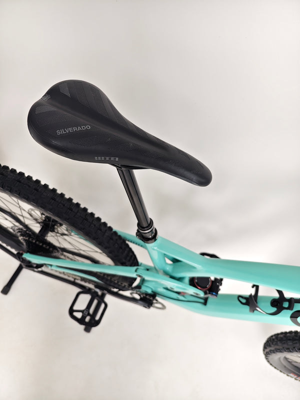 Side profile of GT Sensor Carbon Pro LE 2024 mountain bike, illustrating frame construction and overall design.