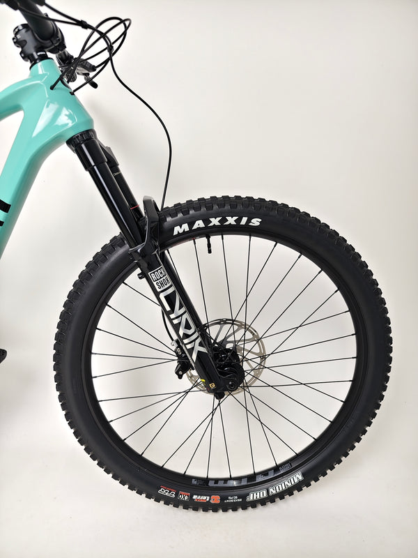 Close-up of the gear cassette on the GT Sensor Carbon Pro LE 2024 mountain bike, emphasizing gear range.