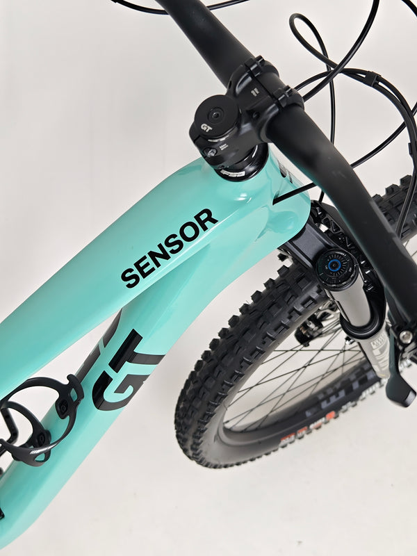 Zoomed-in shot of the bike's brake lever on the GT Sensor Carbon Pro LE 2024 mountain bike.