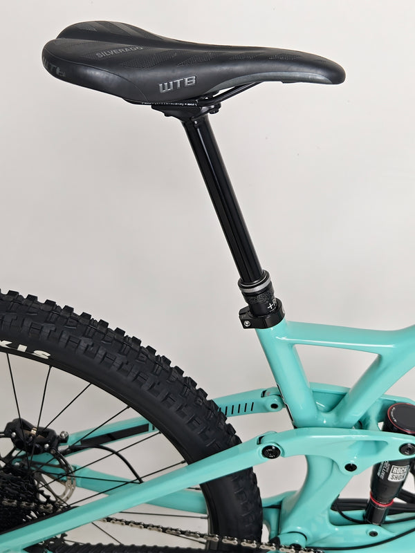 Close-up of the rear cassette and derailleur on the GT Sensor Carbon Pro LE 2024 bike highlighting engineering.