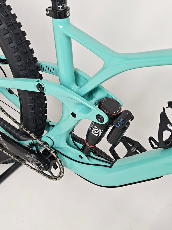 Focus on the rear wheel of the GT Sensor Carbon Pro LE 2024 mountain bike, showcasing Maxxis Minion tyre.