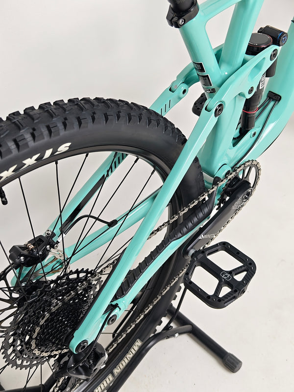 Detailed view of the front wheel hub on the GT Sensor Carbon Pro LE 2024 mountain bike, showing wheel design.