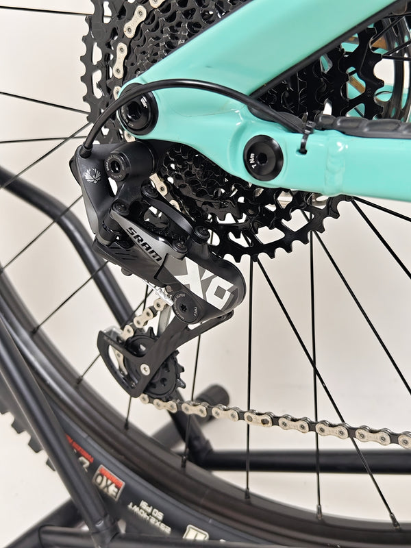 Close-up of the bike's stem and headset on the GT Sensor Carbon Pro LE 2024, showcasing craftsmanship.