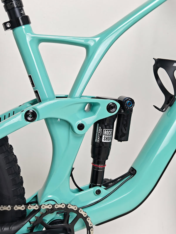 Detail of the brake rotor on the GT Sensor Carbon Pro LE 2024 mountain bike, showcasing stopping power.