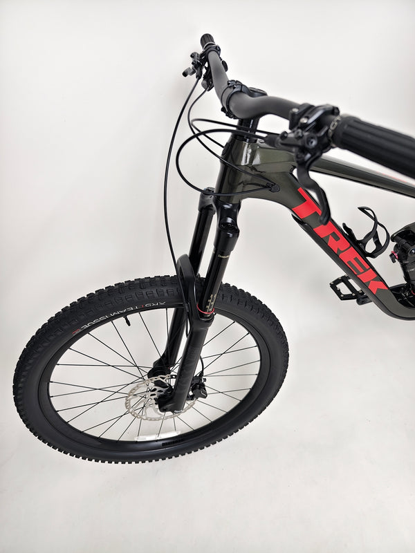 Bottom view of the Trek Slash 7 2022, showcasing its protective features in Excellent Condition - Large Frame.