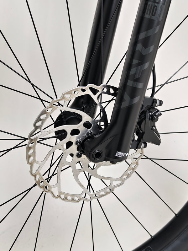 Trek Slash 7 2022 in motion, depicting handling and speed capabilities in Excellent Condition - Large Frame.