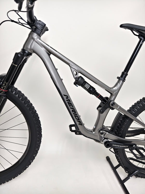 Close-up of the drivetrain and chainring on the Merida One-Sixty 500 29 2023 mountain bike.