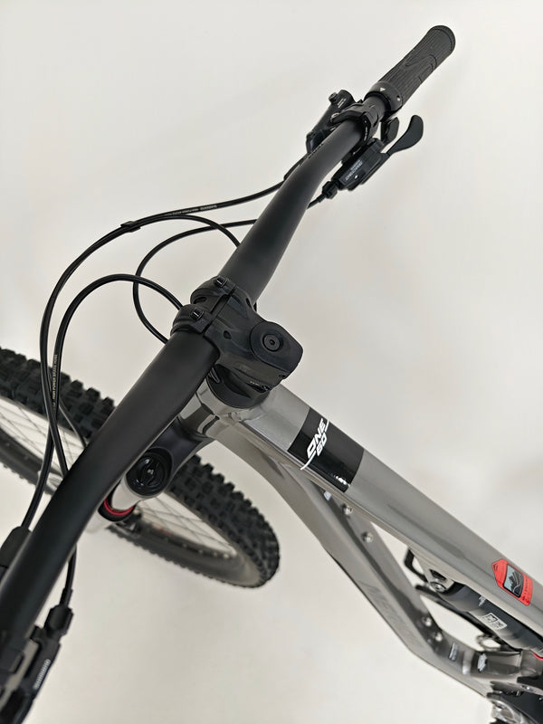 Image highlighting the gear shifter and brake controls on the Merida One-Sixty 500 29 2023 mountain bike.