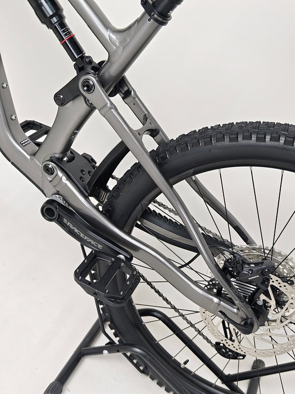 Detailed view of the rear suspension of the Merida One-Sixty 500 29 2023 mountain bike.