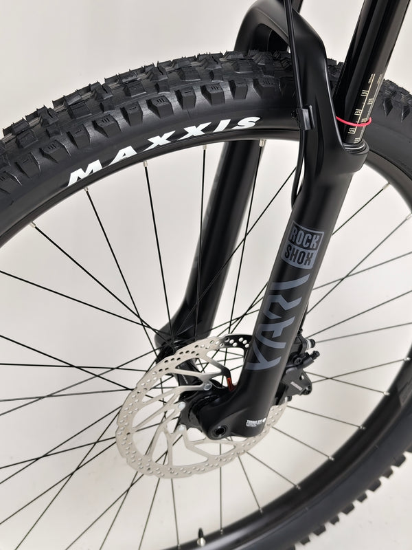 Image highlighting the brake assembly on the front wheel of the Merida One-Sixty 500 29 2023 mountain bike.