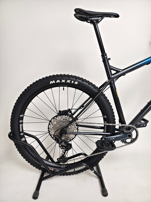 Image focusing on the frame design of the Used Ragley Blue Pig Race 2022, featuring a robust chromoly frame at eMado Bikes.