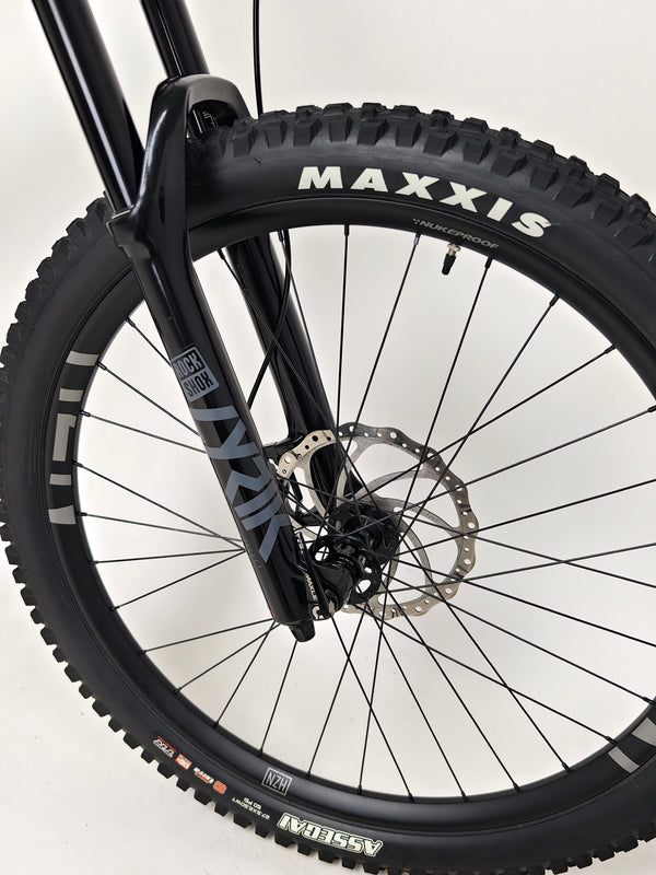 Detailed image of the hardtail design of the Used Ragley Blue Pig Race 2022 mountain bike, showcasing its simplicity and elegance at eMado Bikes.