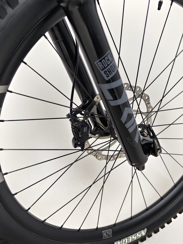 Image of the rear triangles on the Used Ragley Blue Pig Race 2022, showcasing the design and engineering, available at eMado Bikes.