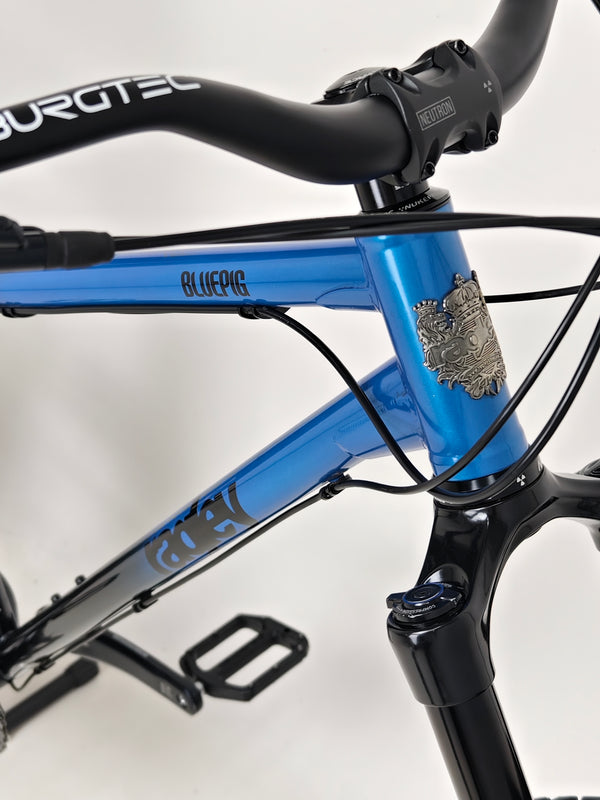 Detailed view of the gear cassette on the Used Ragley Blue Pig Race 2022 mountain bike, available at eMado Bikes.