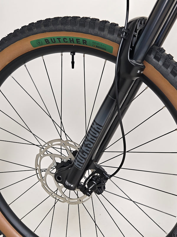 Detailed image showing the bike's brakes and rotor on Rocky Mountain Instinct Alloy 10 2023, emphasizing performance reliability, available at eMado Bikes.