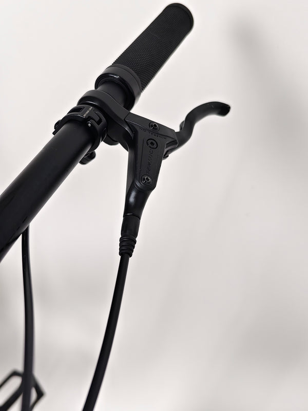 Image highlighting the robust frame construction of Rocky Mountain Instinct Alloy 10 2023, focused on durability, available at eMado Bikes.