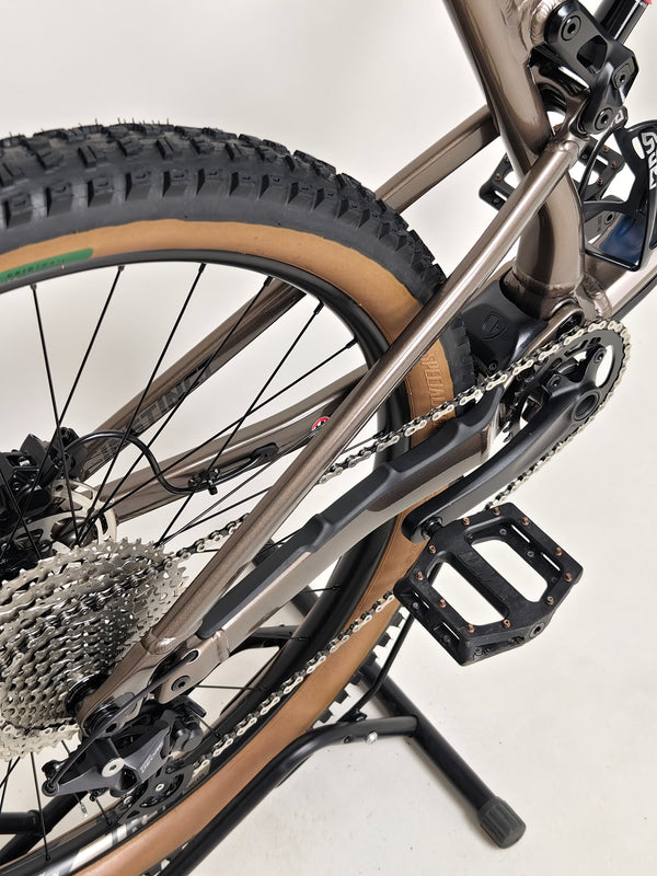 Image focused on the front suspension functionality of Rocky Mountain Instinct Alloy 10 2023, showcasing its design for smooth rides, available at eMado Bikes.