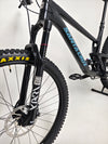 Close-up of the Santa Cruz Hightower R / AL 2023 mountain bike's front suspension and braking system at eMado.