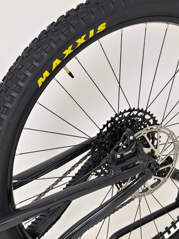 Structural view of the Santa Cruz Hightower R / AL 2023 bike showcasing the frame while on display at eMado.