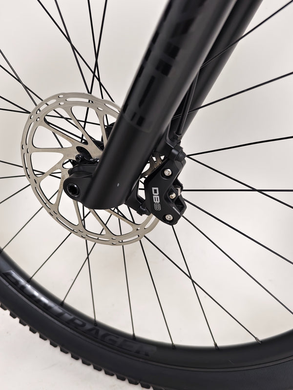 Trek Top Fuel 8 GX AXS 2024 LARGE Frame in Excellent Condition at eMado Bikes highlighting key frame flexibility.