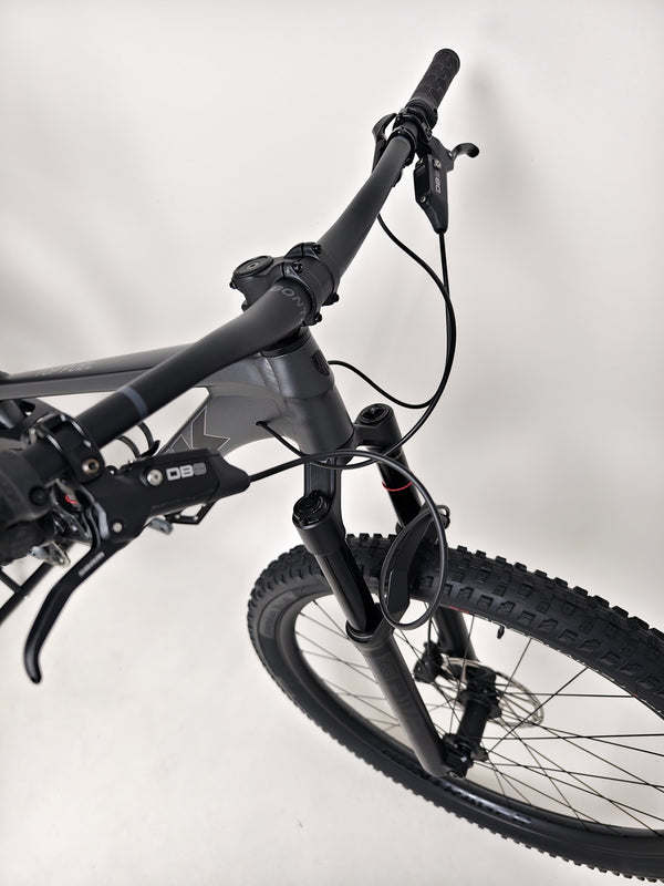 Overview of the Trek Top Fuel 8 GX AXS 2024 LARGE Frame in Excellent Condition at eMado Bikes, showcasing the premium-quality components.