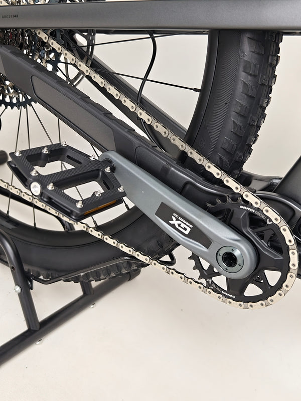 Trek Top Fuel 8 GX AXS 2024 LARGE Frame in Excellent Condition at eMado Bikes, featuring essential components for high-performance biking.