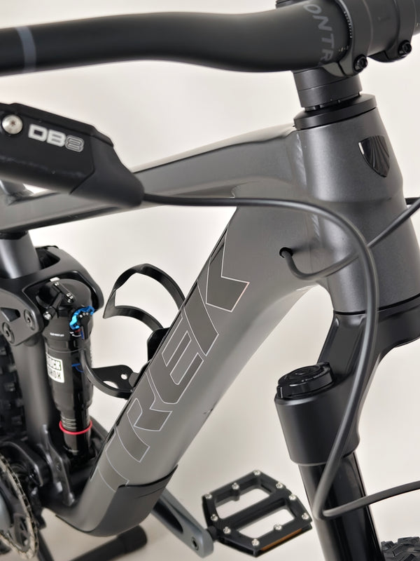 Trek Top Fuel 8 GX AXS 2024 LARGE Frame in Excellent Condition at eMado Bikes, showing the premium finishing of the bike's components.