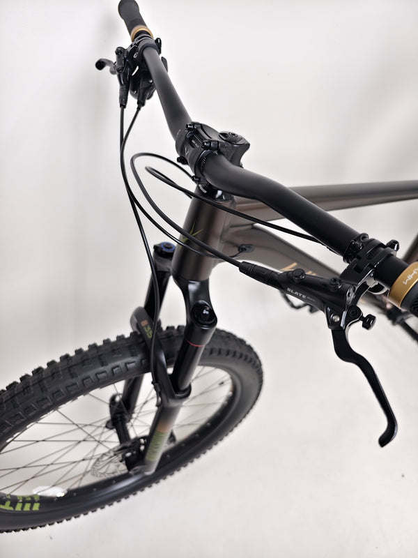 Image showcasing the 6061 Alloy frame of the Whyte 901 V5 2024 Mountain Bike at eMado.