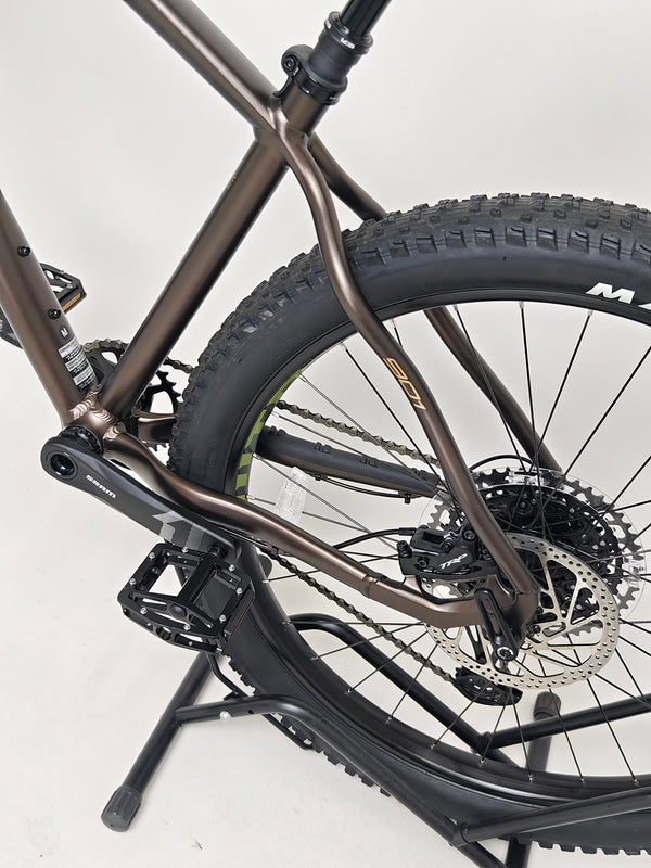 Close-up of the paint finish and branding on the Whyte 901 V5 2024 Mountain Bike at eMado.