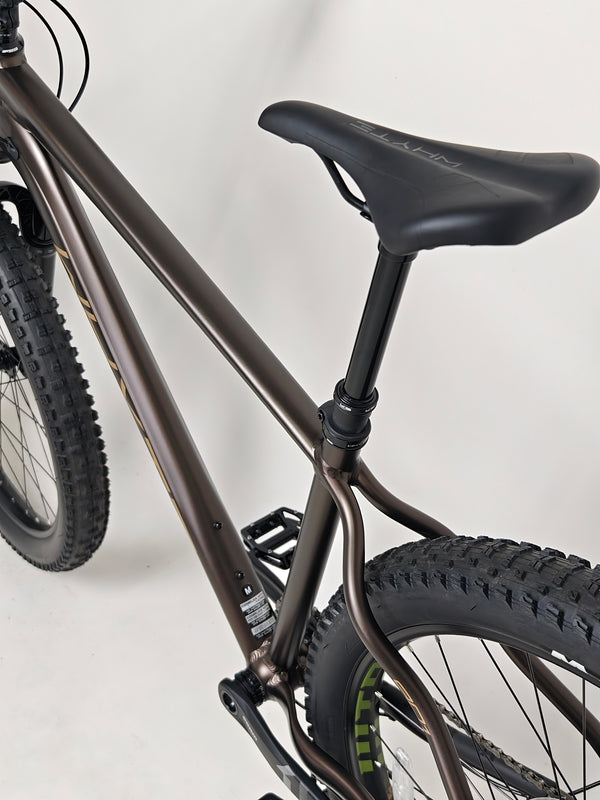 Image of the Whyte 901 V5 2024 Mountain Bike showcasing its frame size markings at eMado.